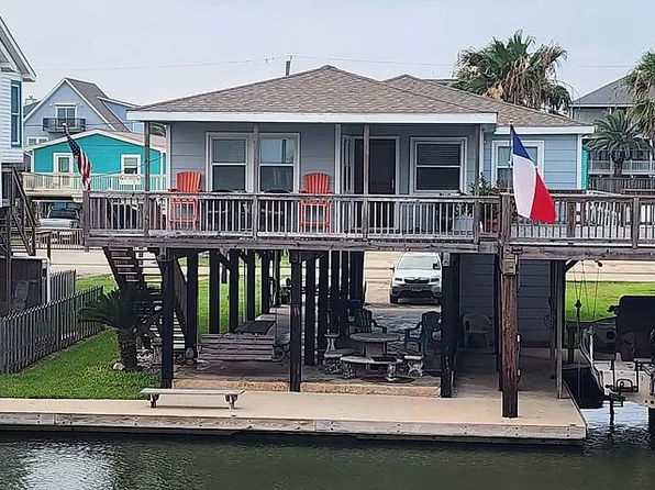 311 Schooner Dr, Freeport, TX 77541