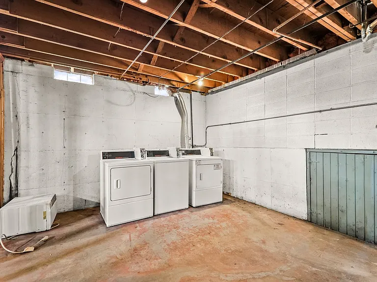 124 - 224 S Bird Street Apartments — Photo 47