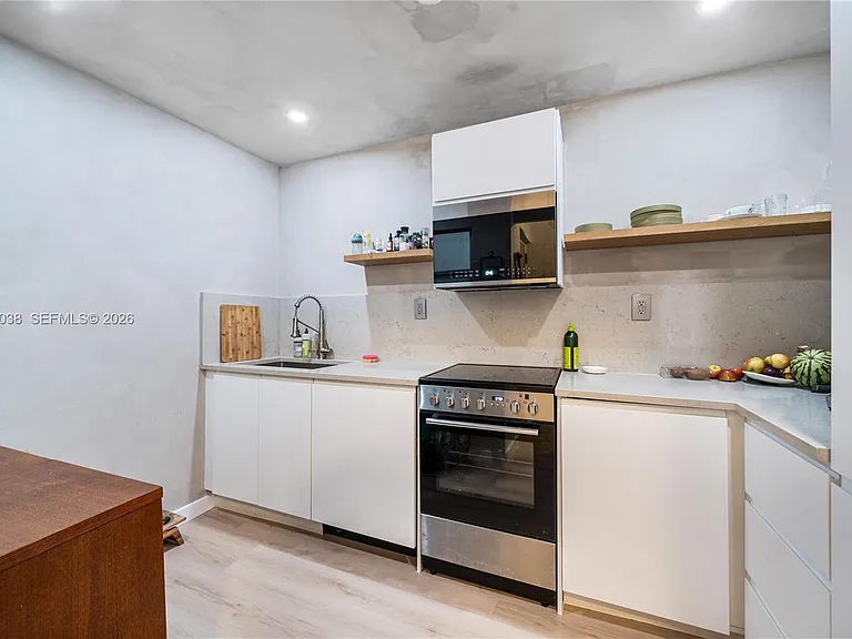 1900 Meridian Ave #204 — Photo 16