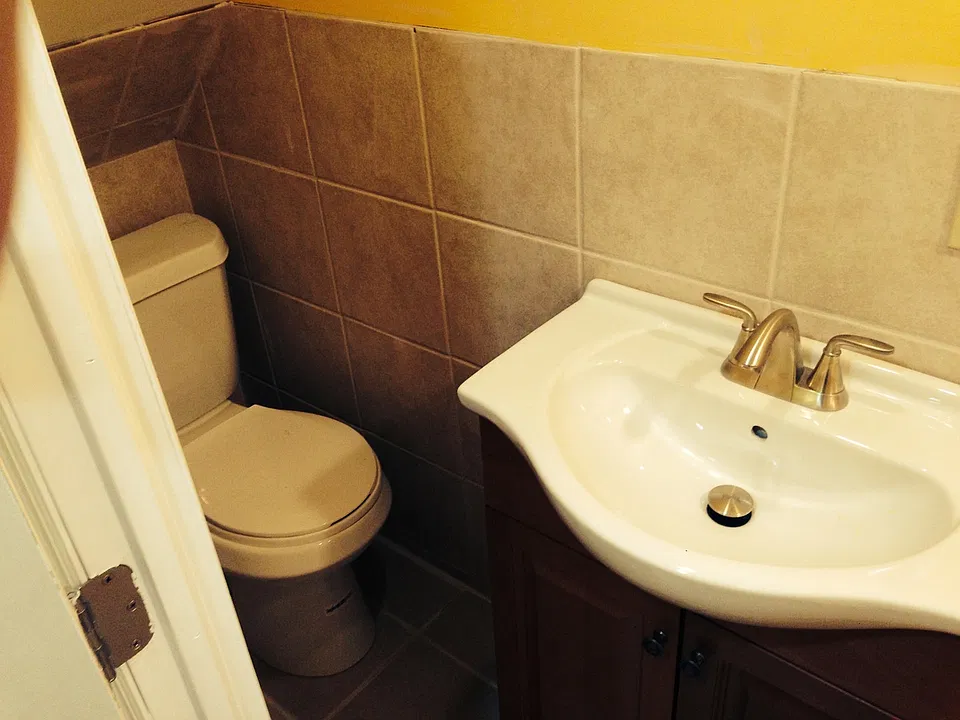 bathroom w/stand-in shower
