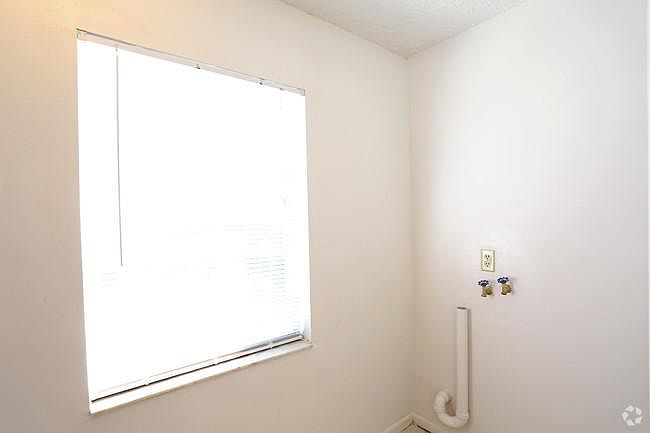 1st image of 430 Oakleaf Dr