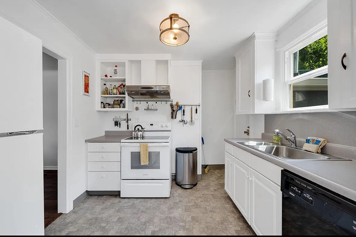 1355 Sunset Ave — Photo 4