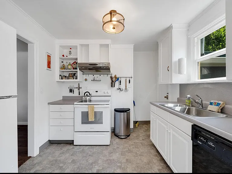 1355 Sunset Ave — Photo 4