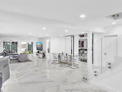 2058 Alton Rd, Miami Beach, FL, 33140