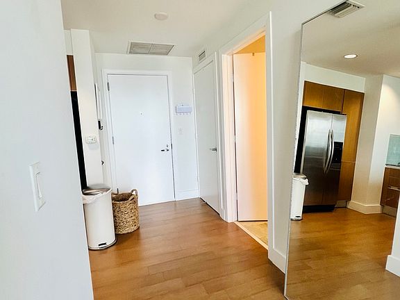 5th image of 1060 Brickell Ave APT 3709