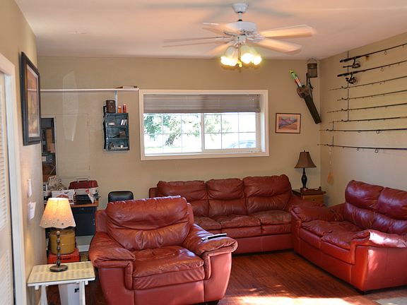 3rd image of 1820 156th St NE