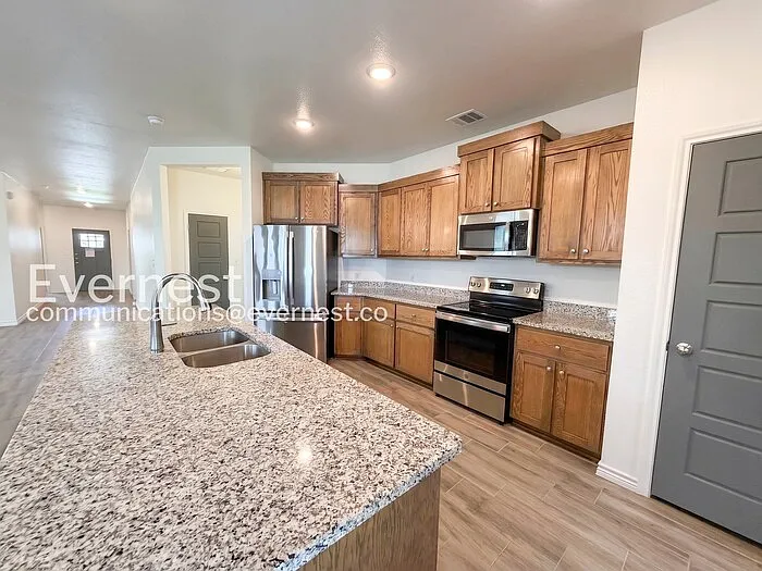 4 bed, 2.0 bath, 1639 sqft, $1,845 — Photo 3