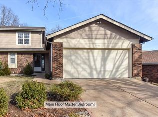 1041 Ridgeway Meadow Dr, Ballwin, MO 63021