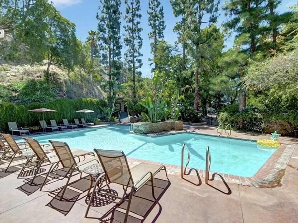 2nd image of 2700 Cahuenga Blvd E APT 2205