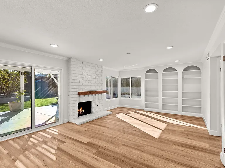 25392 Neptune Dr — Photo 10