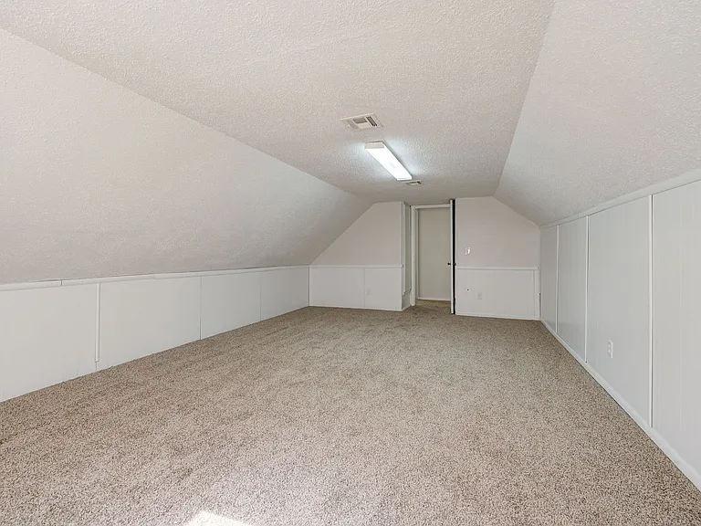 1009 NE 6th St — Photo 24