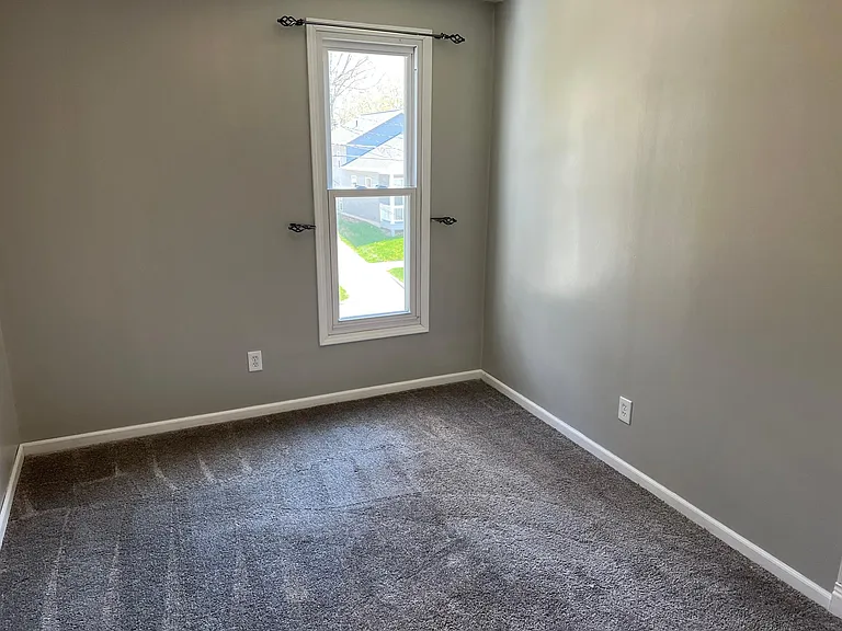 1361 Portland Ave NE #2 — Photo 10
