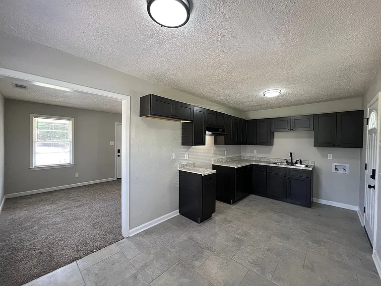 2809 Byrd Ave — Photo 2