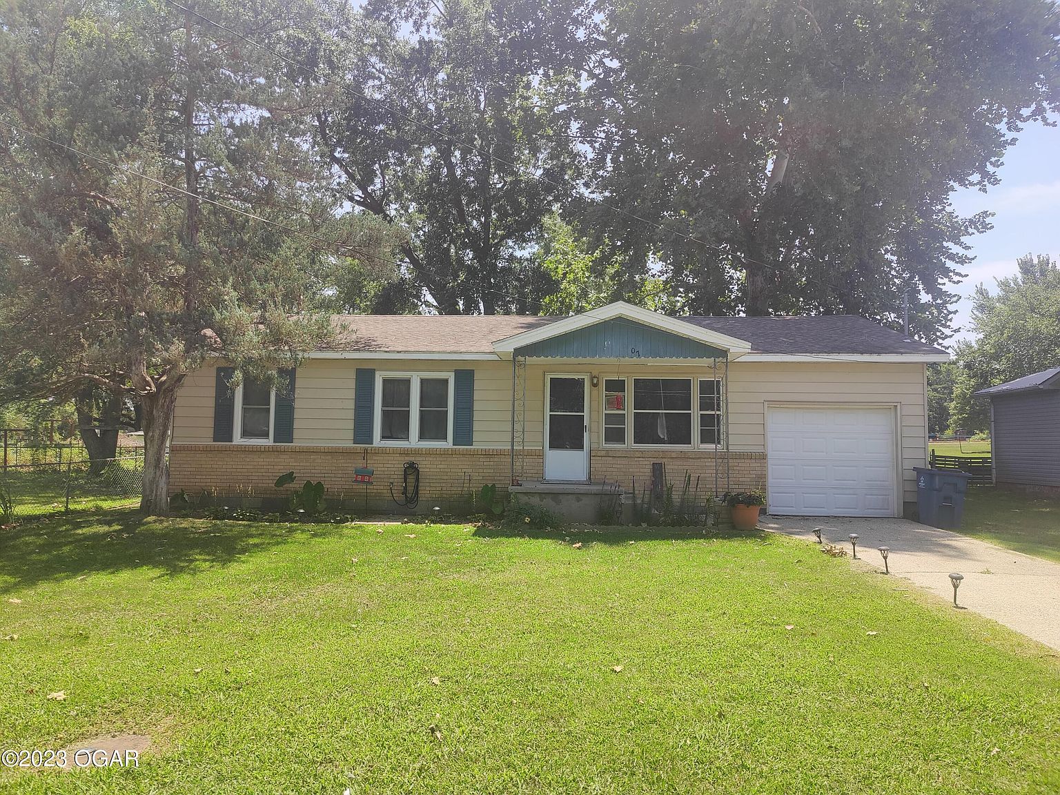 607 Elm St, Neosho, MO 64850 Zillow