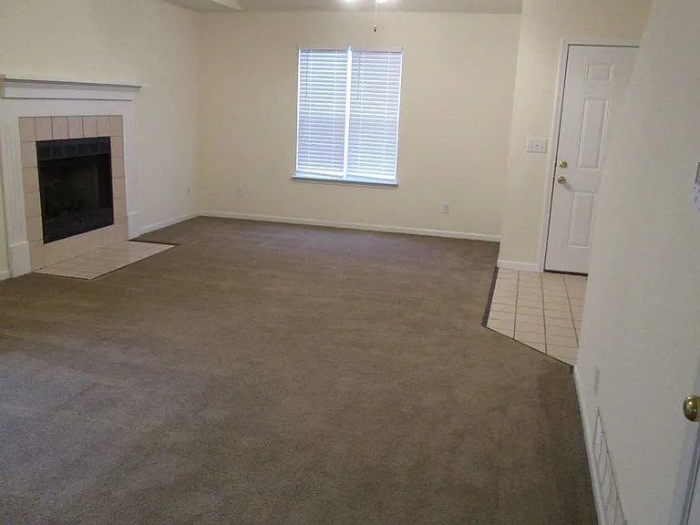4402 - 4404 Jeana Court — Photo 8