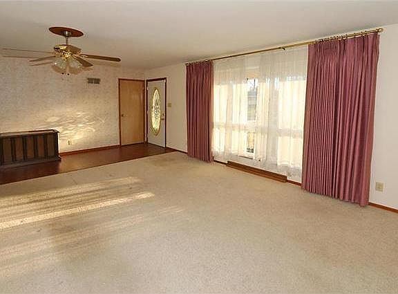 3rd image of 853 Rainbow Dr