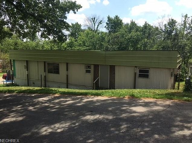 2nd image of 2046 Sarchet Ave