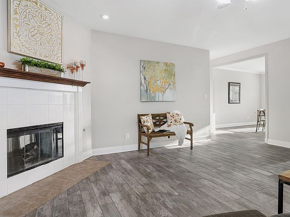 4th image of 17480 Rosemont Dr