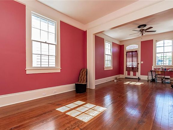 5th image of 2617 Burgundy St