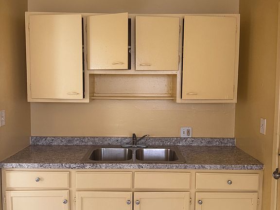 4th image of 819 W 88th St