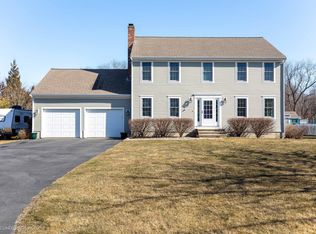 41 Chelsea Dr, Portsmouth, RI 02871