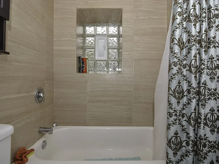 2101 W Fletcher St #1 — Photo 18