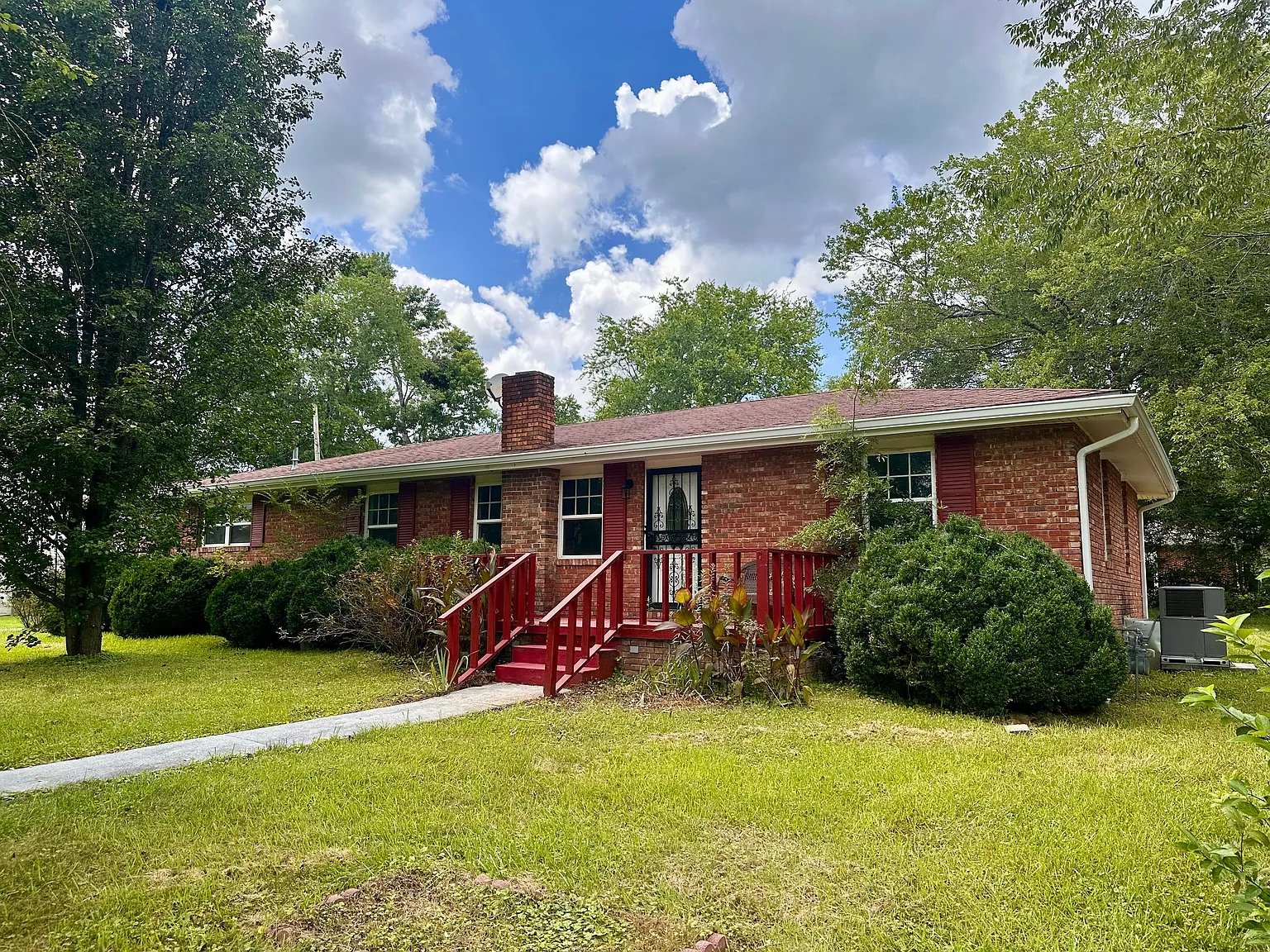 3 bed, 1.5 bath, 1728 sqft, $1,500 — Photo 1