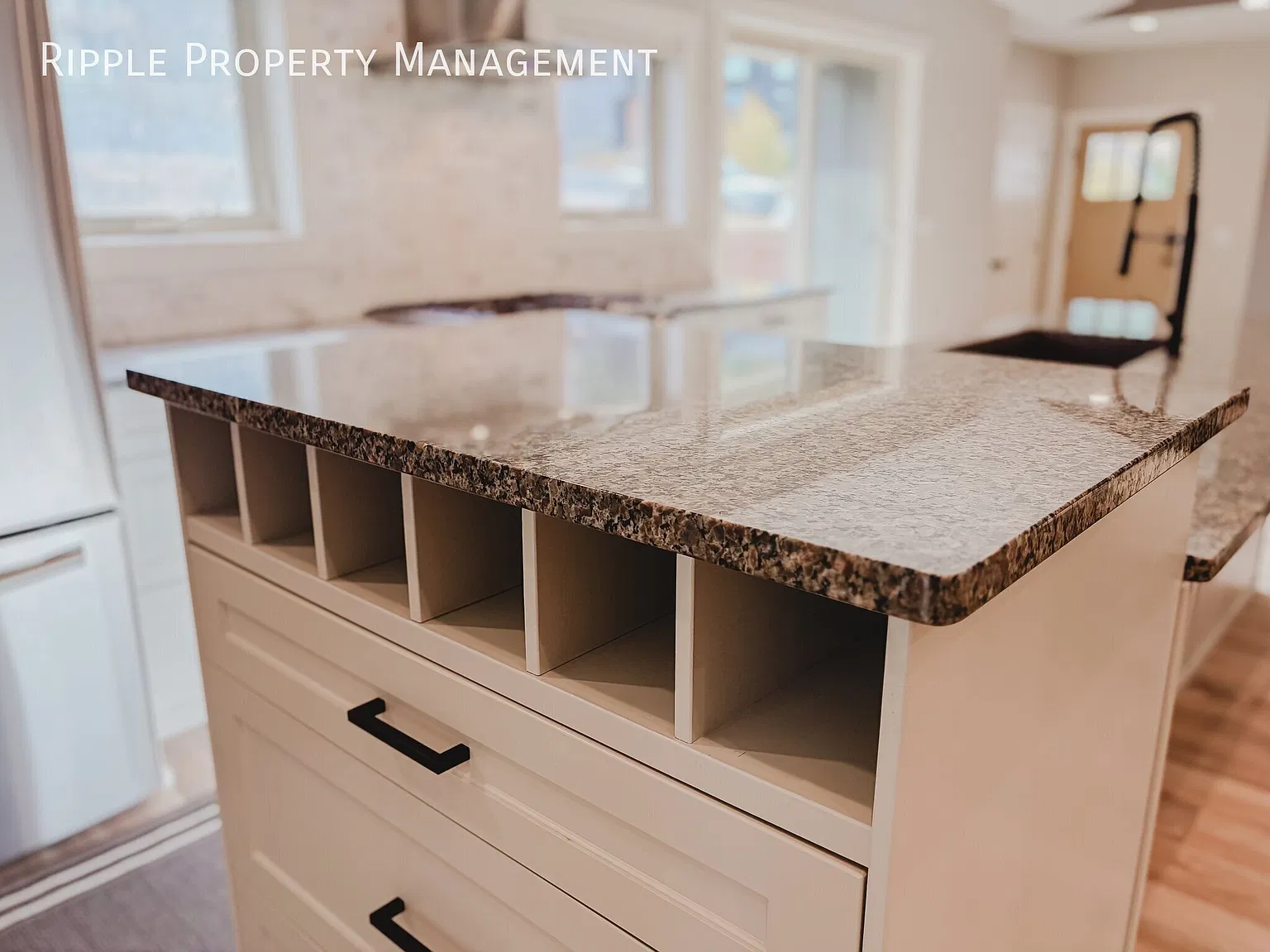 Amazing 3 Beds, 2 Baths Upper Unit — Photo 4