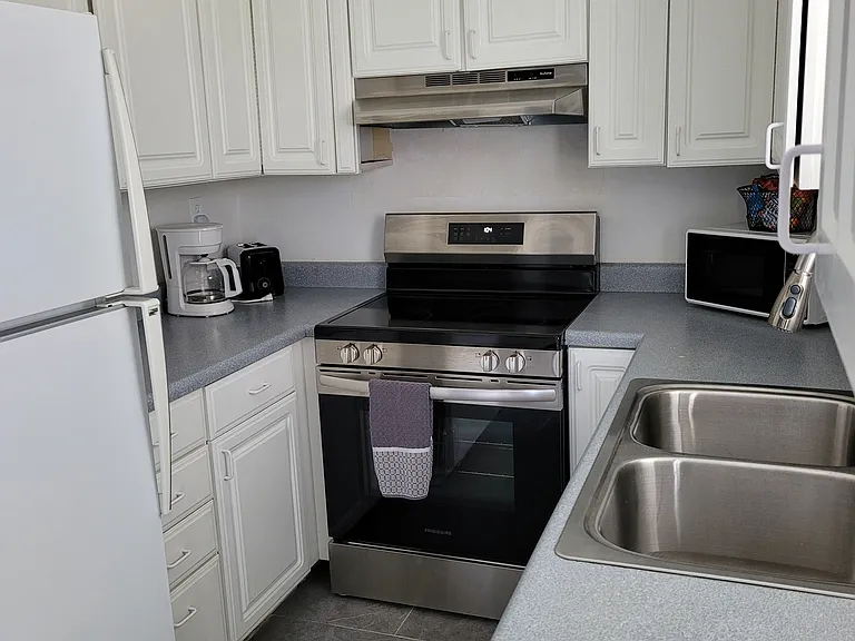 4600 N 68th St #318 — Photo 2
