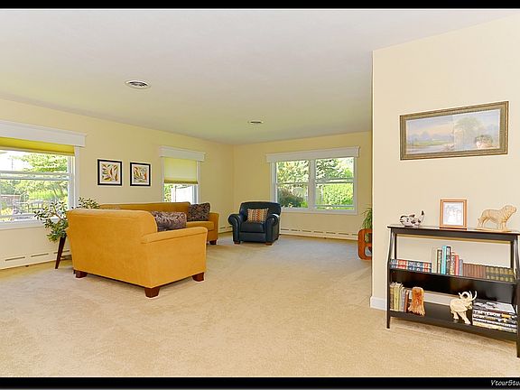 3rd image of 1009 Rooney Dr