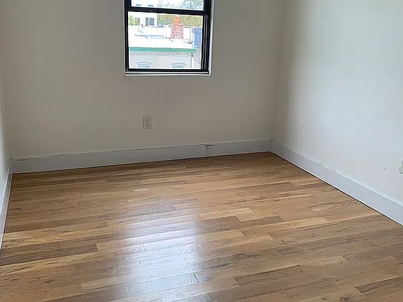 5th image of 396 Cornelia St #2R