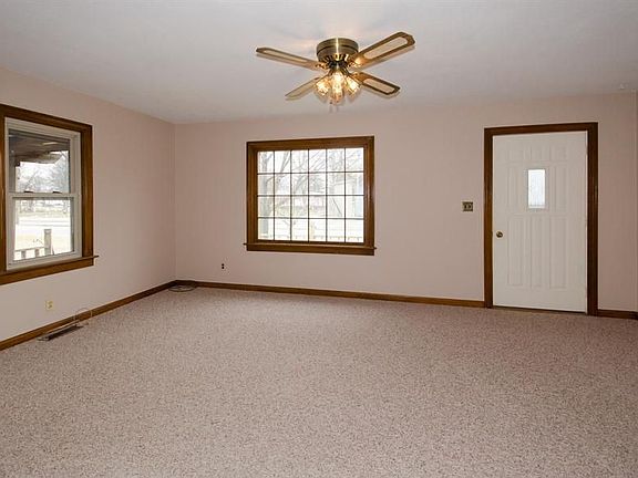5th image of 229 S Park Dr