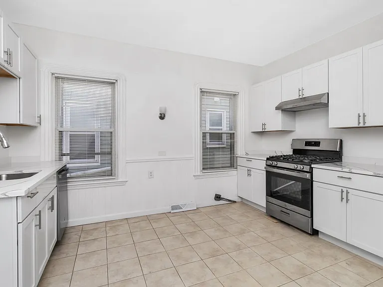 48 Wordsworth St #1 — Photo 14
