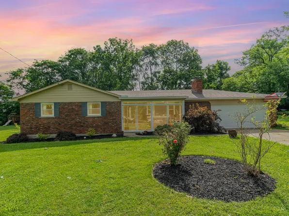9040 Saxton Dr, West Chester, OH 45069