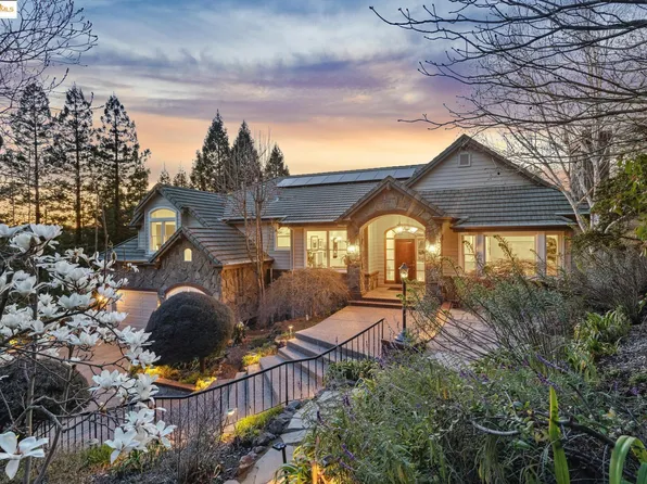 29 Harrington Rd, Moraga, CA 94556