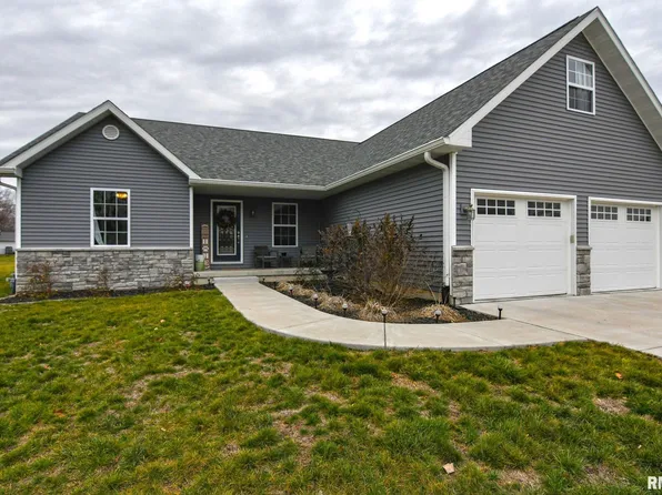 11 Lucas Ln, Taylorville, IL 62568