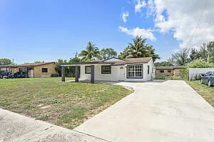 4 bed, 2.0 bath, 1394 sqft, $3,100 — Photo 1