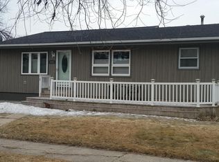 1909 8th Ave N, Grand Forks, ND 58203