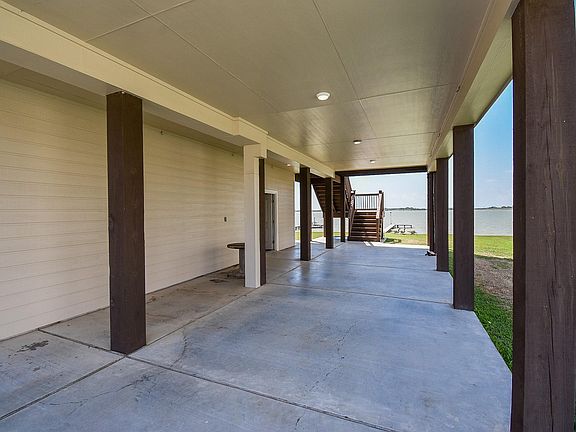 5th image of 1486 W Bayshore Dr