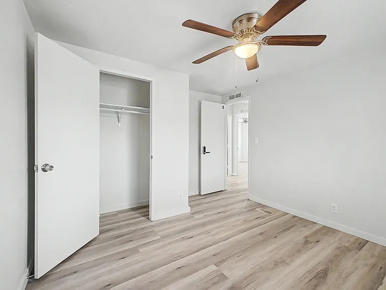 2728 W Smoketree St — Photo 2