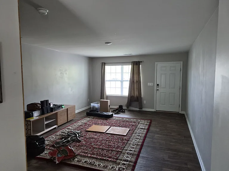 405 Bennington Dr — Photo 10