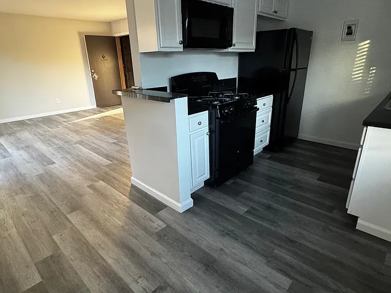11460 Riverside Dr — Photo 16