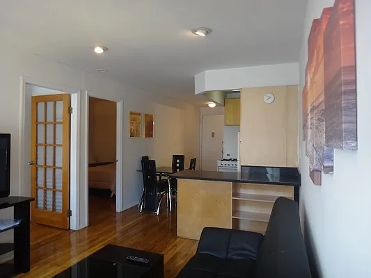 Rented by KVNY Soho | media 82