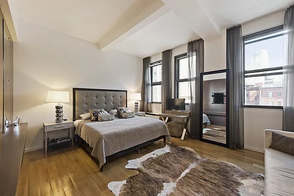 Sold by Nest Seekers International | media 6