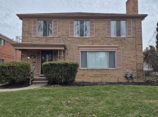 832 Harcourt Rd, Grosse Pointe, MI