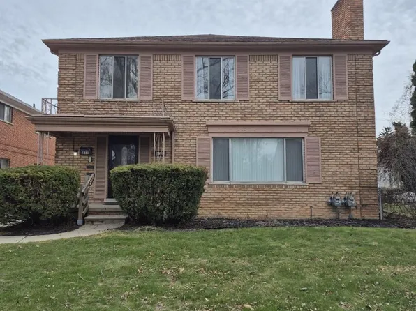 832 Harcourt Rd, Grosse Pointe, MI 48230