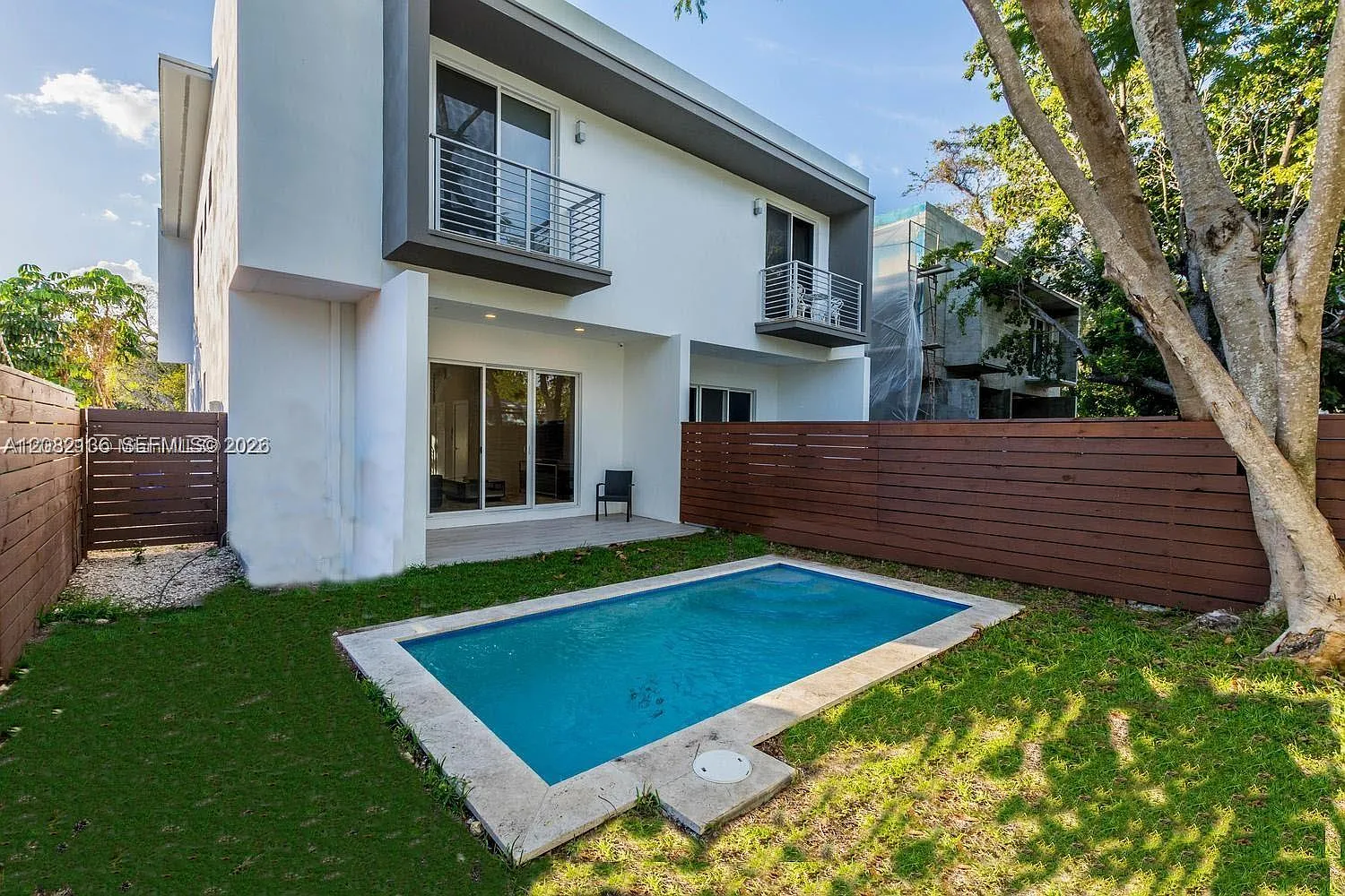 2873-2875 Sw 33 Ct Condo — Photo 1