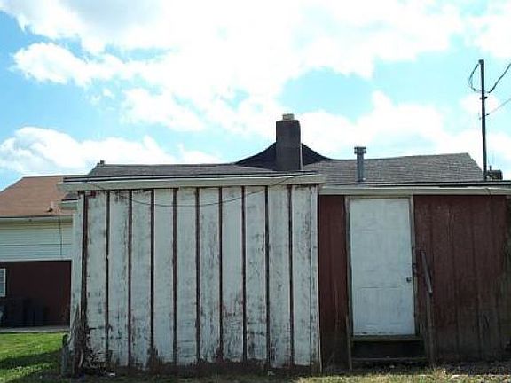 2nd image of 2214 Grand Blvd