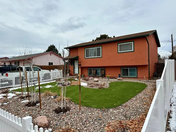 11 Barclay Dr, Pueblo, CO 81005
