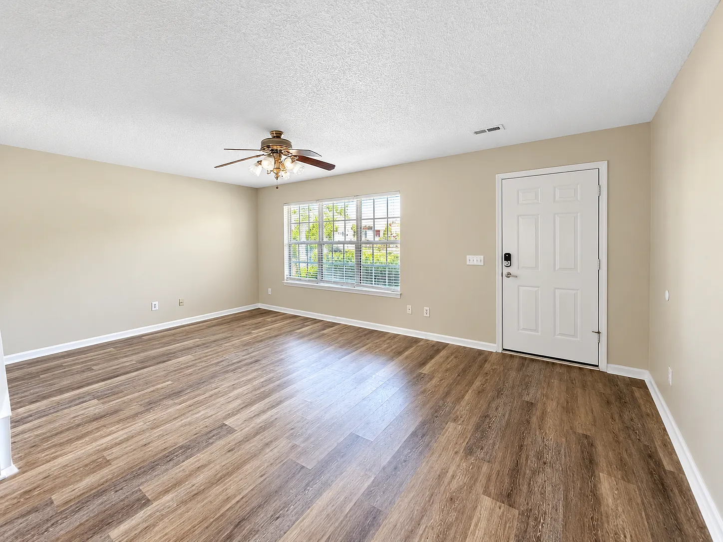 3 bed, 1224 sqft, $1,800 — Photo 4